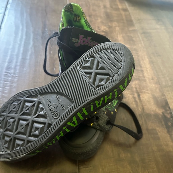 DC Comics ‘The Joker’ Chuck Taylor Converse All Star shoes - Picture 6 of 10